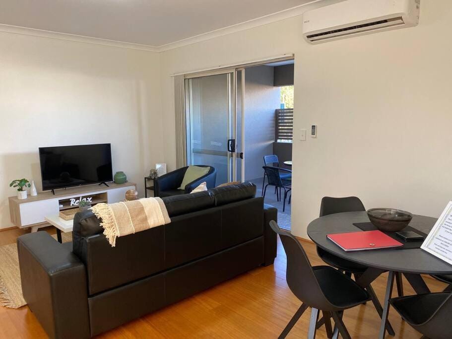 Smart Modern Close City/Airport WIFI/Park/Netflix Apartment in Perth