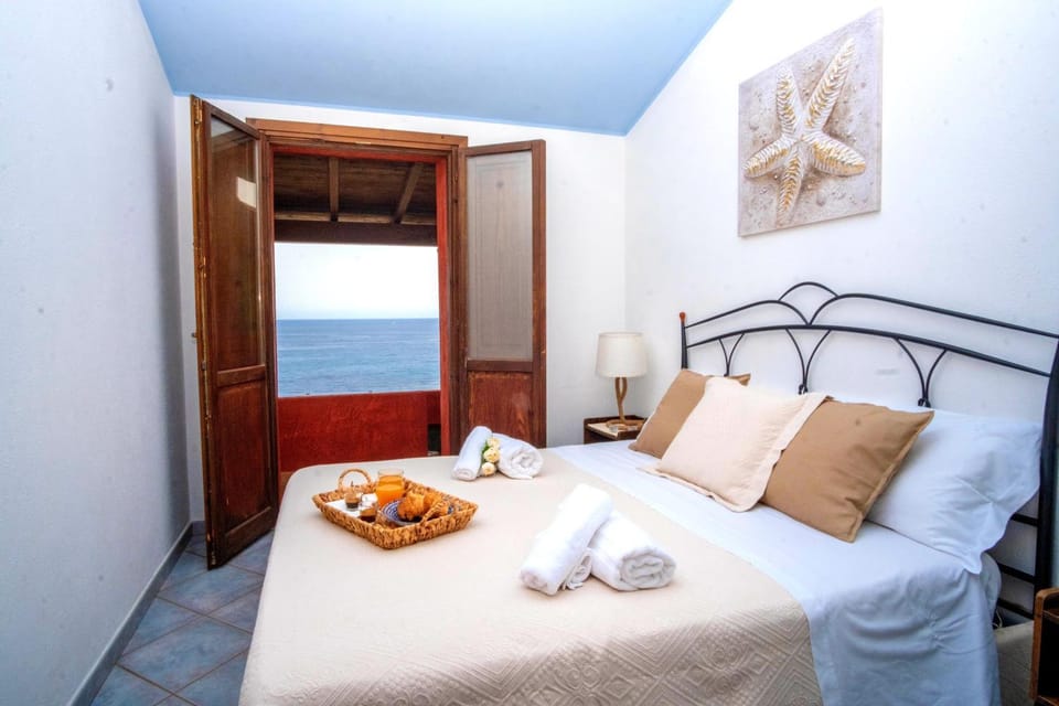 Photo of the whole room, Bedroom, Sea view, towels