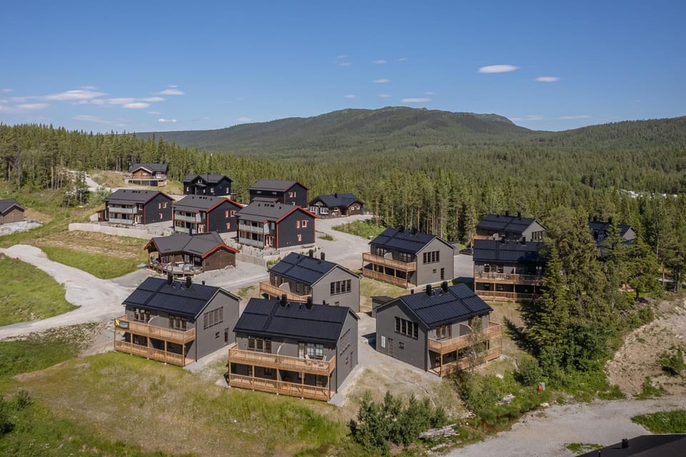 Property building, Balcony/Terrace, Balcony/Terrace, Mountain view, Parking