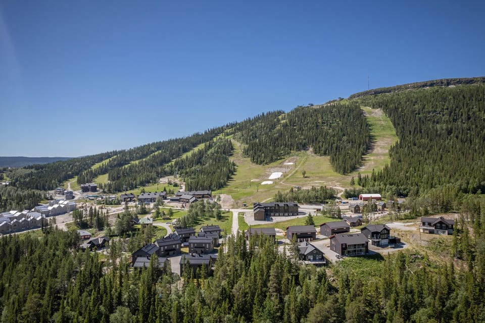 Property building, Balcony/Terrace, Balcony/Terrace, Mountain view, Parking