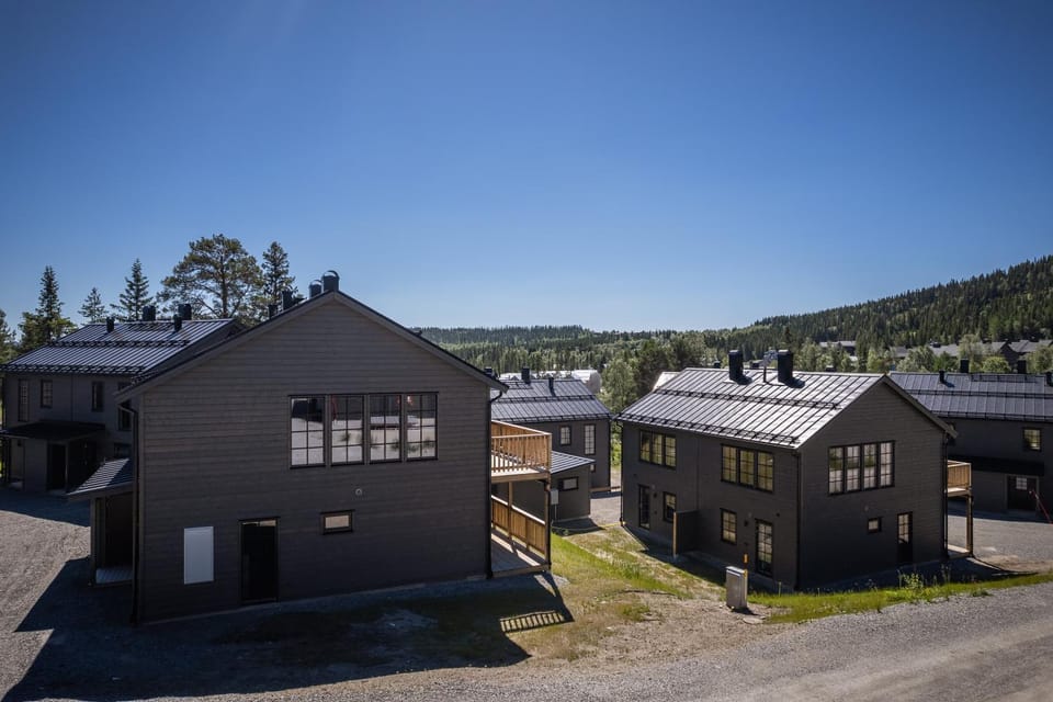 Property building, Balcony/Terrace, Balcony/Terrace, Mountain view, Parking
