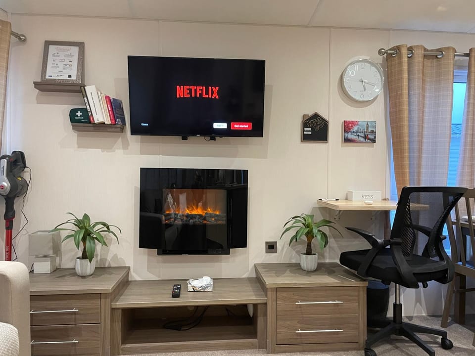 TV and multimedia, Seating area, flat iron