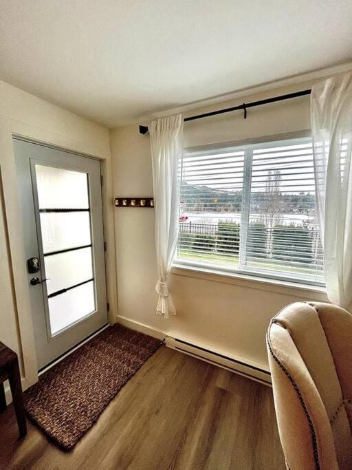 Cozy Lakeview Suite Apartment in Langford