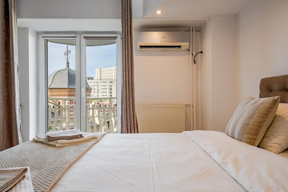Bed, Bedroom, Landmark view, air conditioner