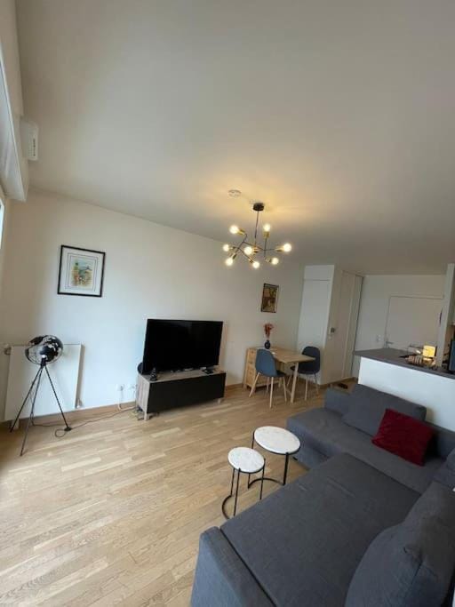 Cosy apart with balcony Eiffel Tower view Apartment in Issy-les-Moulineaux