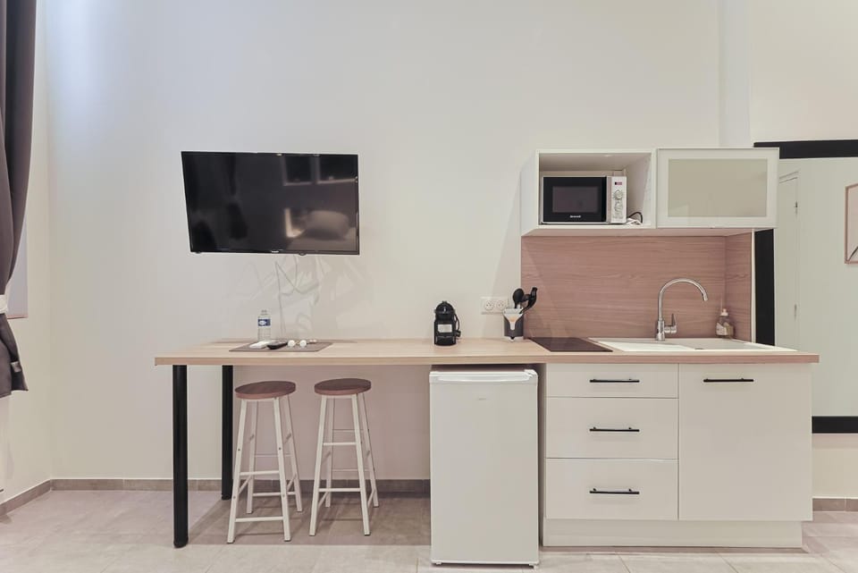 TV and multimedia, Seating area, Dining area