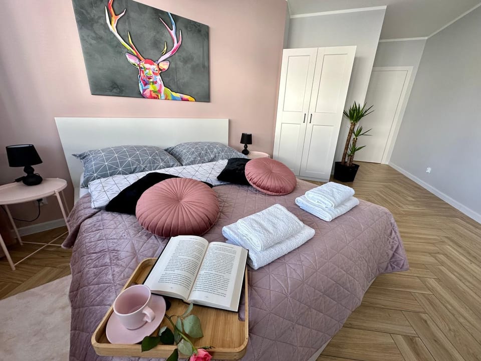 Bedroom, air conditioner