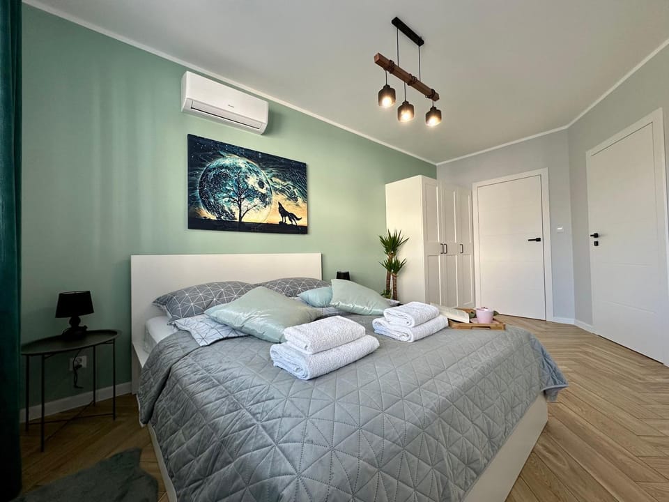Bedroom, air conditioner