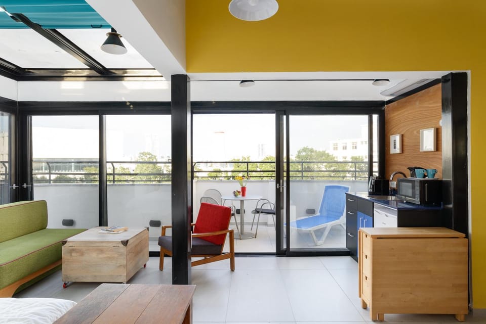 Kitchen or kitchenette, Living room