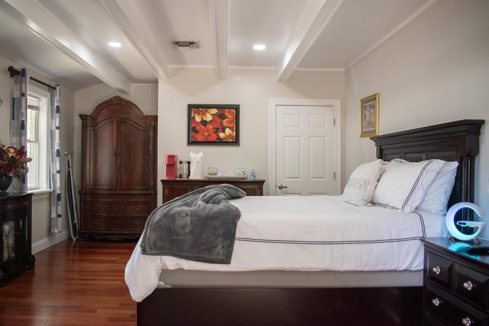 Bed, Coffee/tea facilities, Bedroom, wardrobe