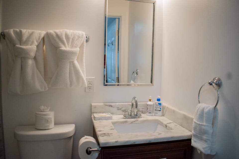 Toilet, Bathroom, towels