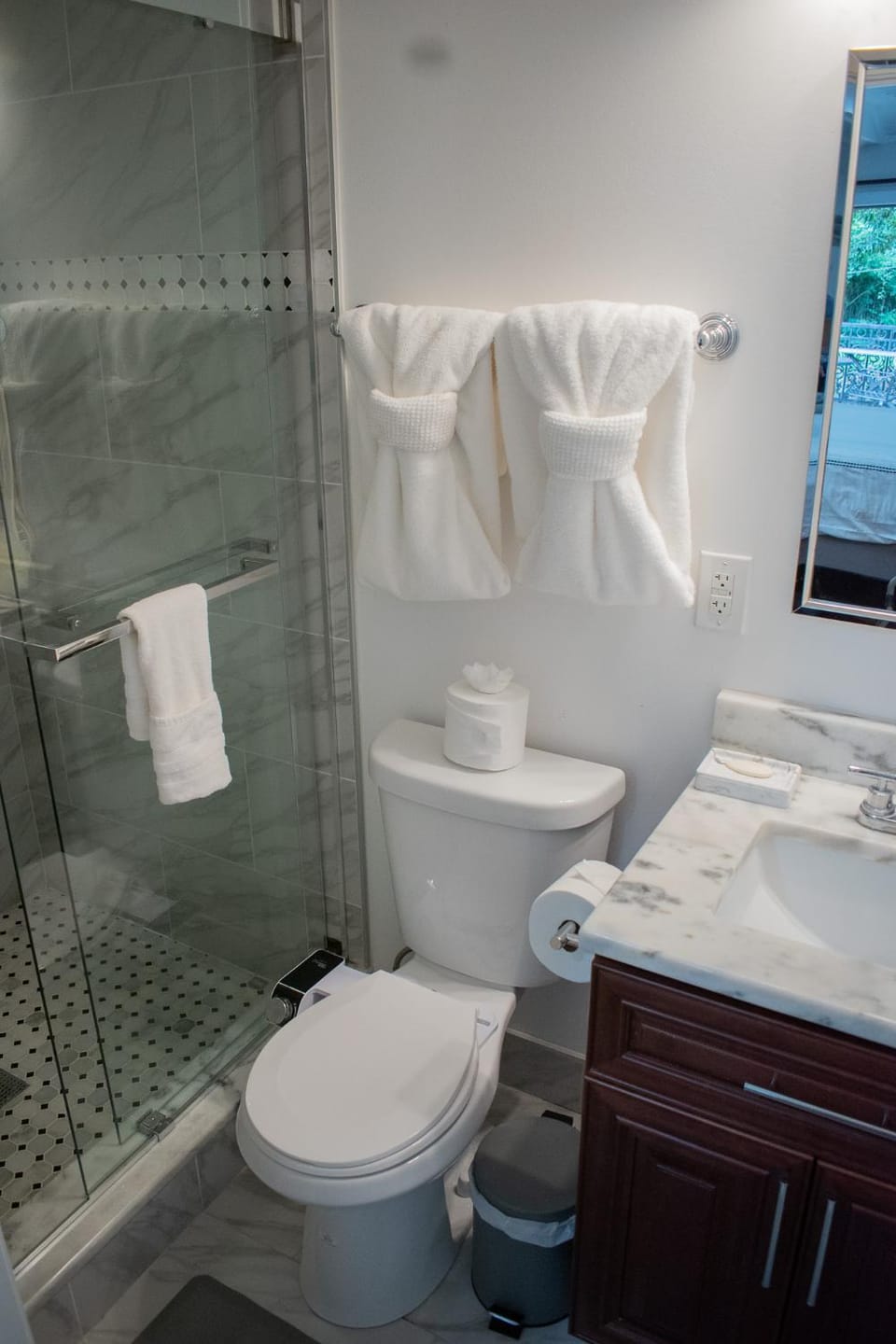 Toilet, Bathroom, towels