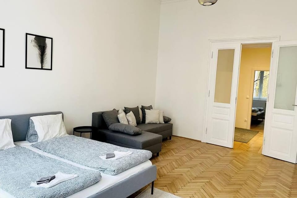 Bed, Seating area, Bedroom