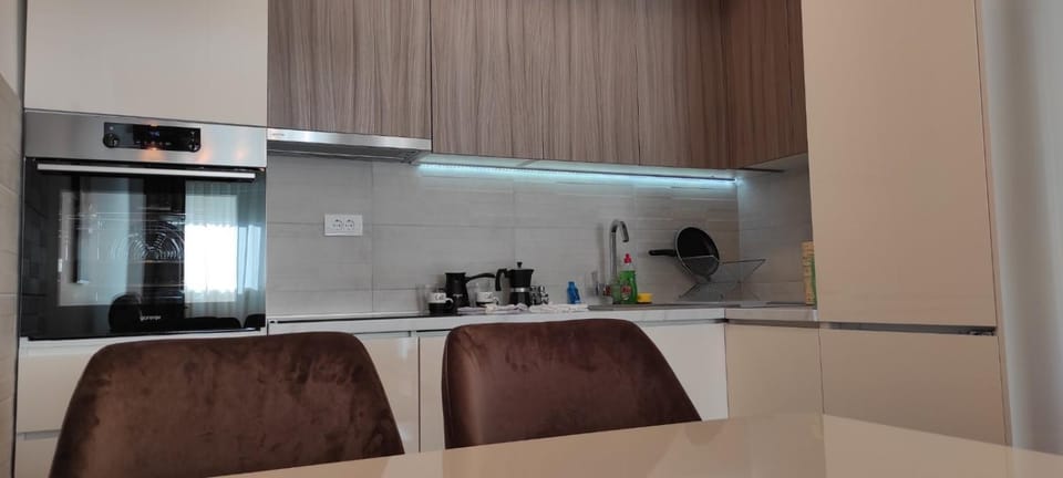 Kitchen or kitchenette, pet friendly, stove