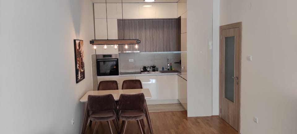 Kitchen or kitchenette, pet friendly, stove