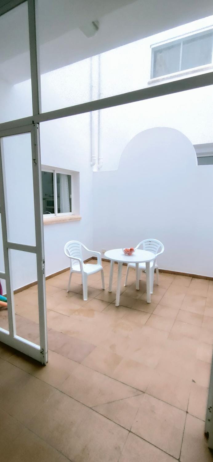 Patio, Day, Dining area