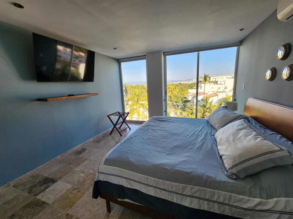 Bed, TV and multimedia, Photo of the whole room, Bedroom