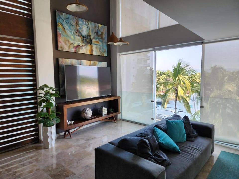 Communal lounge/ TV room, TV and multimedia, Living room, Seating area, Evening entertainment