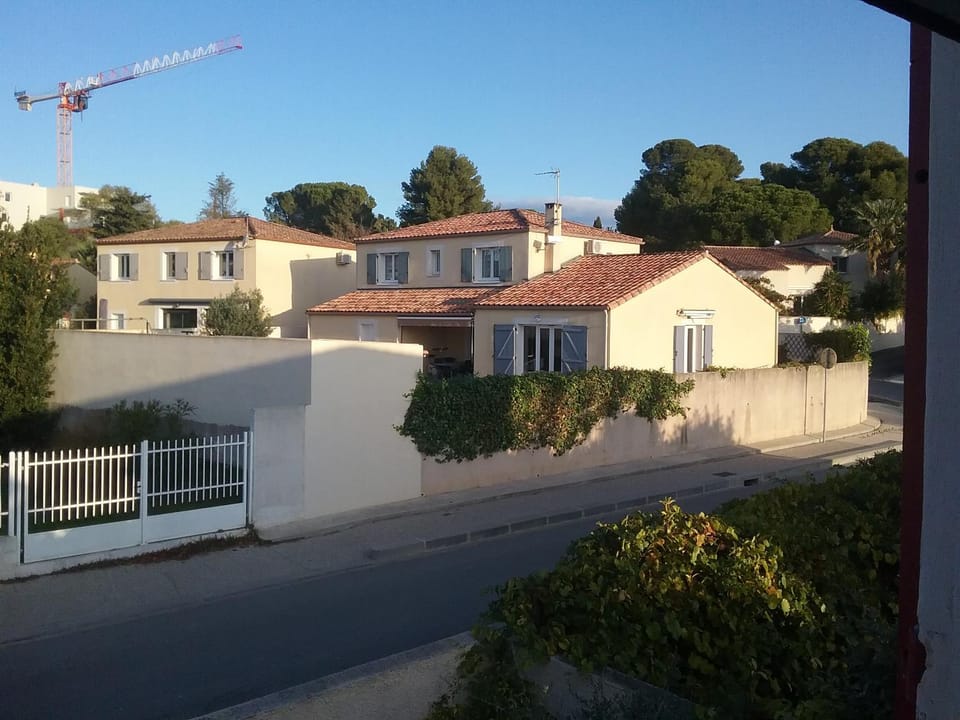Neighbourhood, BBQ facilities, Quiet street view