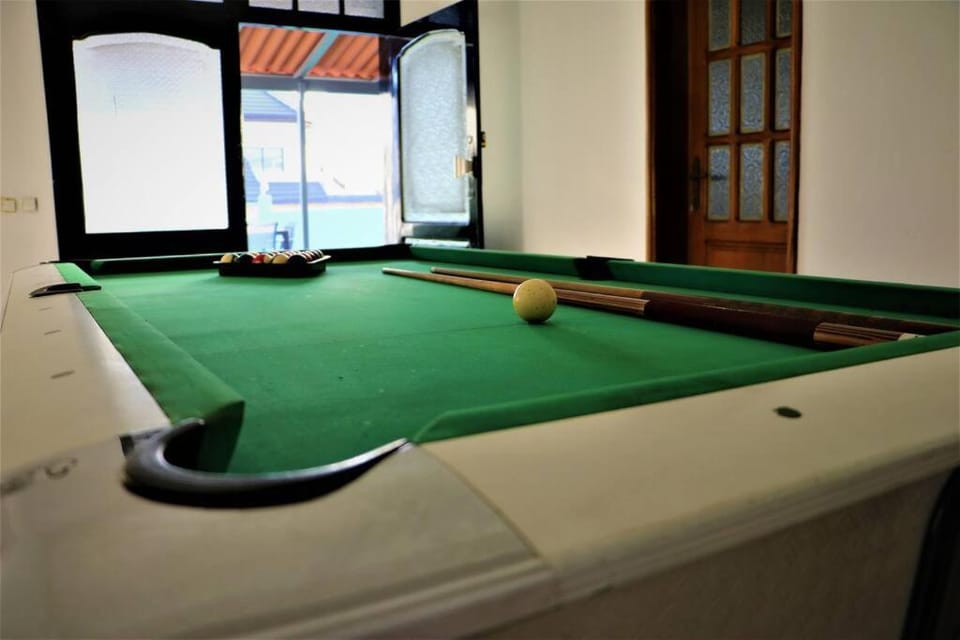 Billiard, Game Room