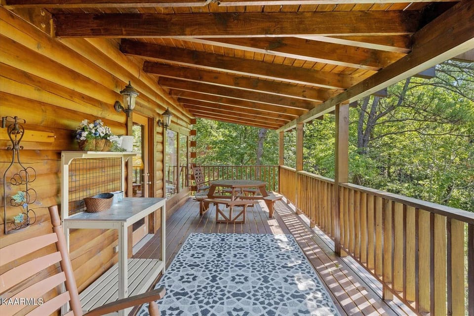 Majestic Mountain House in Pigeon Forge