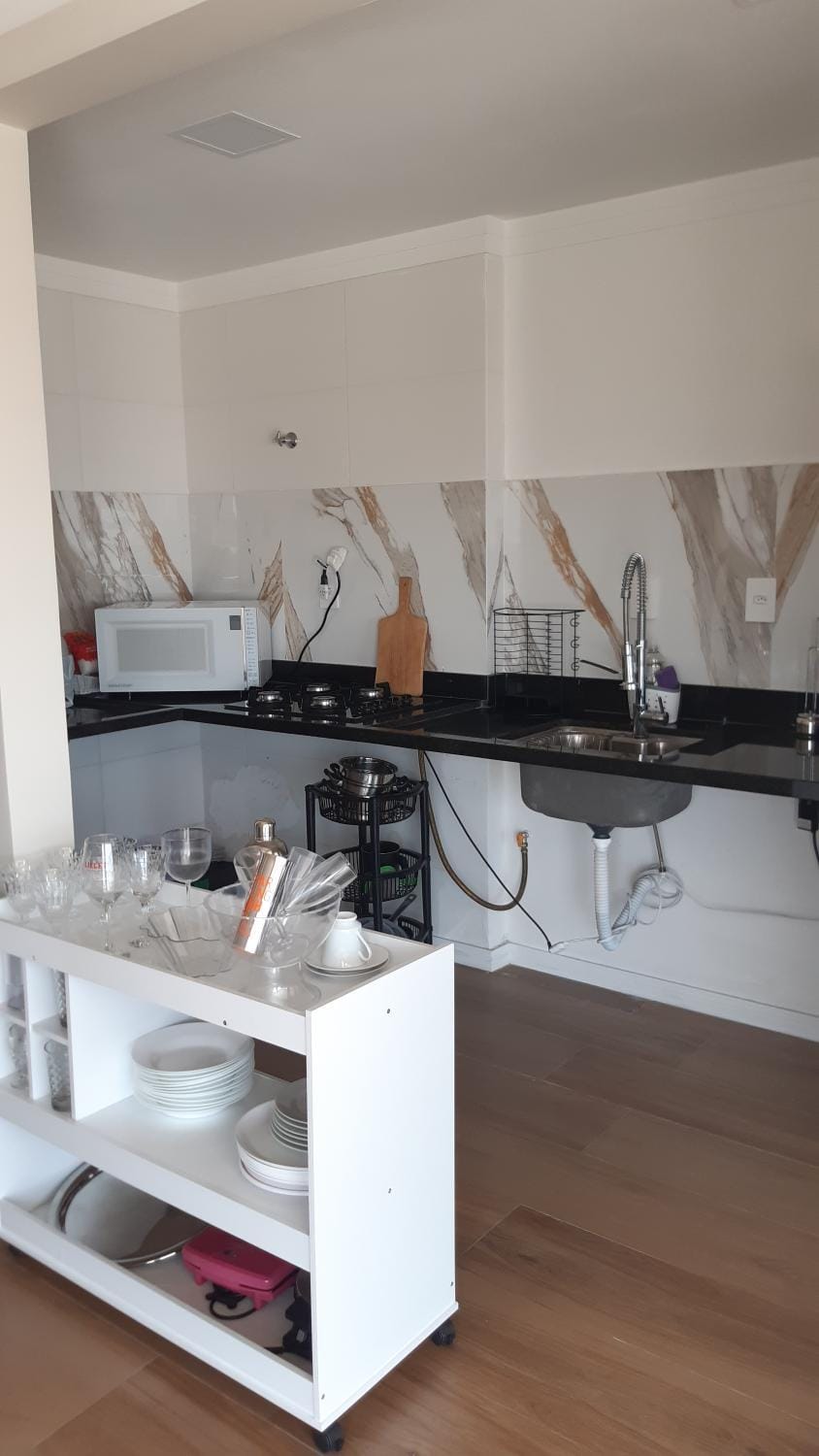 Kitchen or kitchenette, minibar, stove