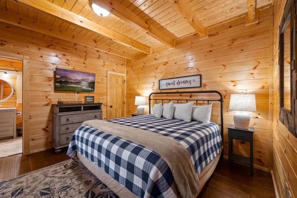 Smoky Mountain Splendor Chalet in Pigeon Forge