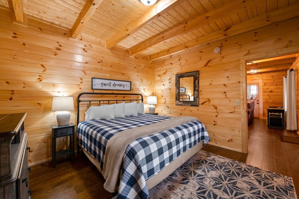 Smoky Mountain Splendor Chalet in Pigeon Forge