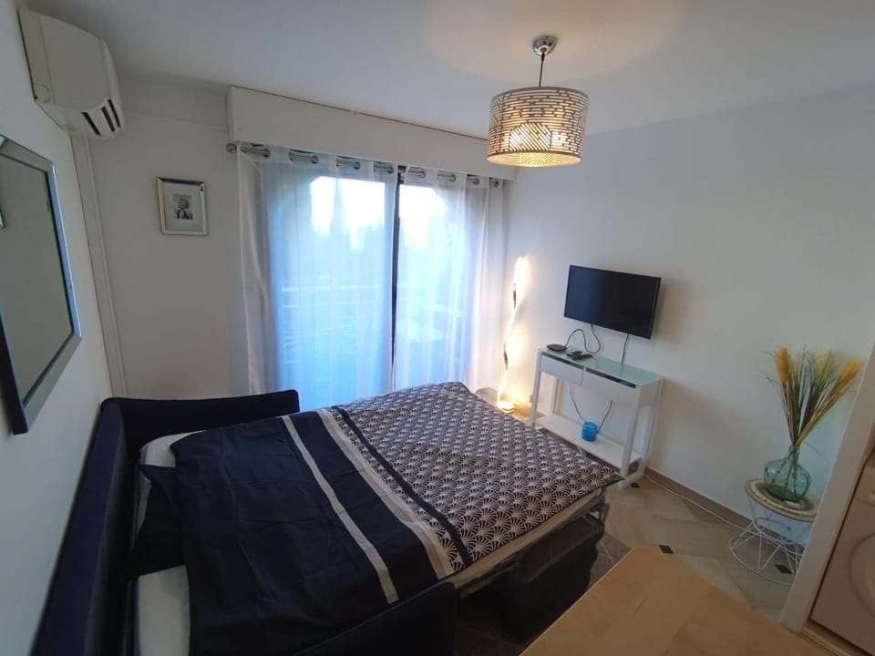 Communal lounge/ TV room, Bed, TV and multimedia, Photo of the whole room