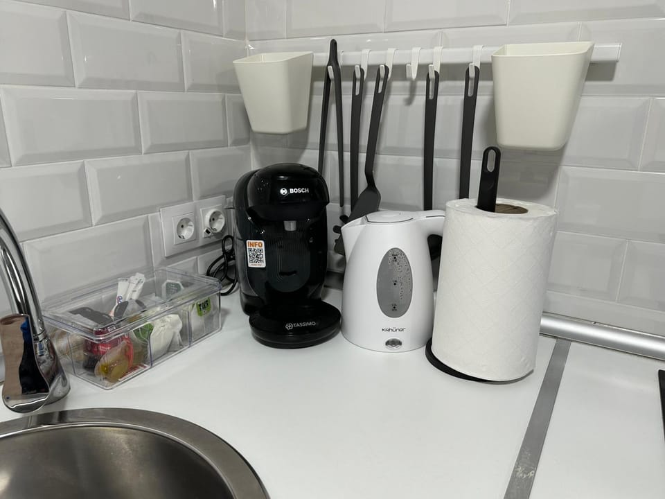 Coffee/tea facilities, toaster