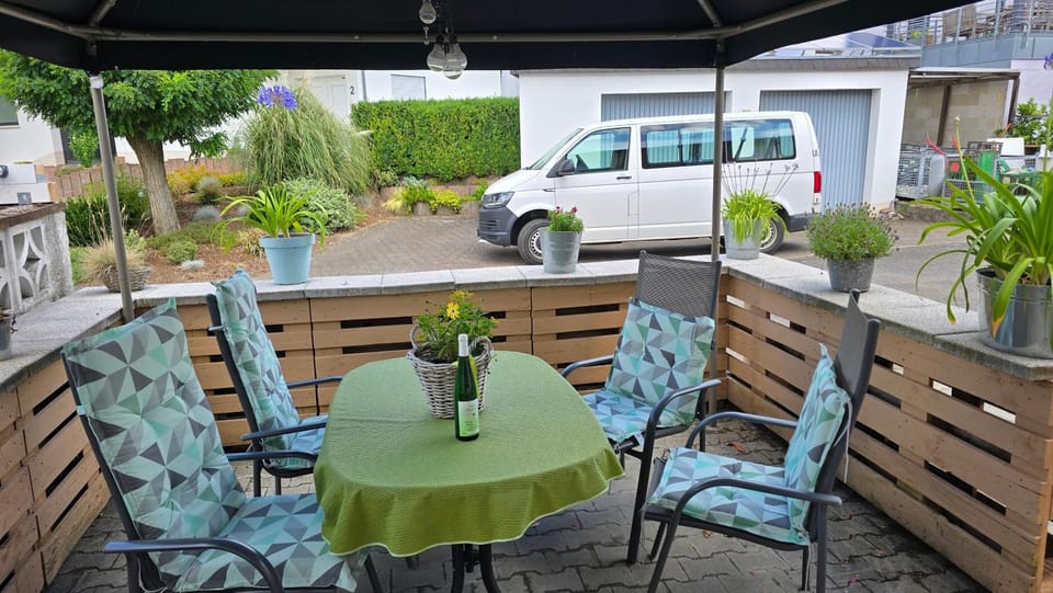 Garden, Seating area, Dining area