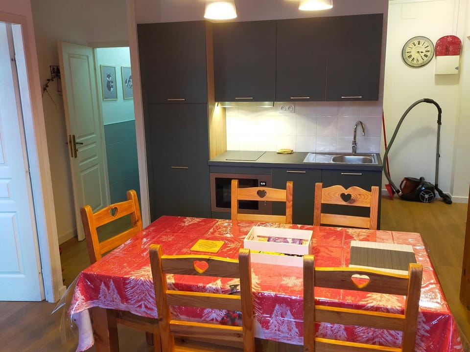 Kitchen or kitchenette, kitchen