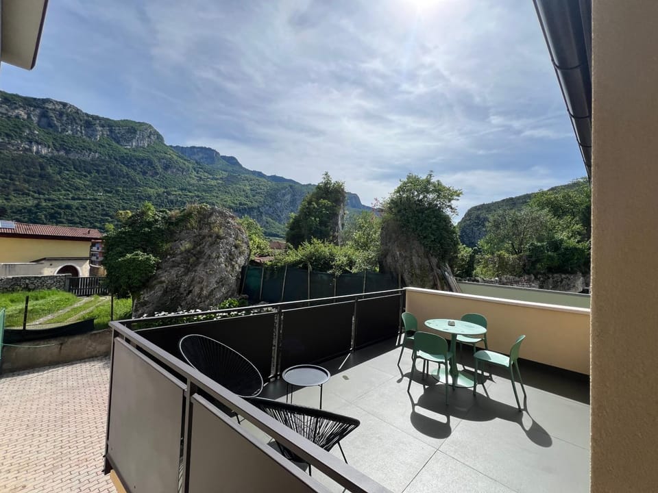 Patio, Spring, Day, Natural landscape, View (from property/room), Balcony/Terrace, Seating area, Dining area, Mountain view