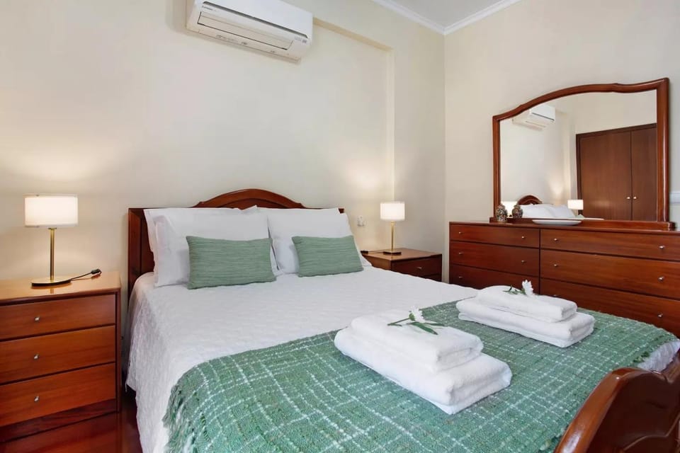 Bed, Bedroom, towels, wardrobe, air conditioner