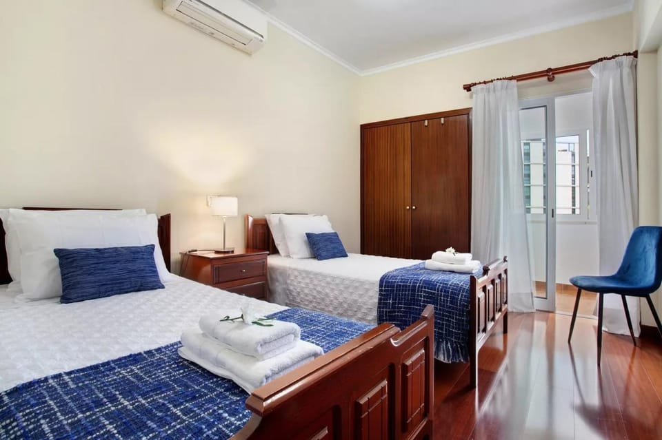 Bed, Bedroom, air conditioner
