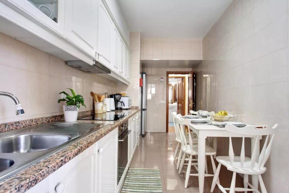 Coffee/tea facilities, Kitchen or kitchenette, Dining area, minibar, pet friendly, stove, toaster