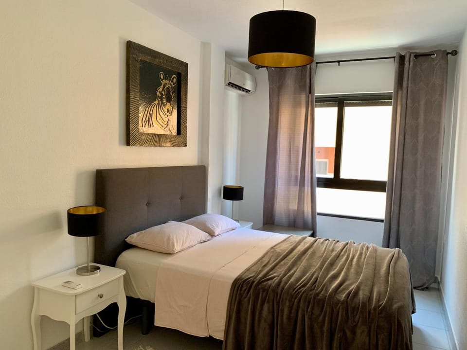 Bed, Photo of the whole room, Bedroom, air conditioner