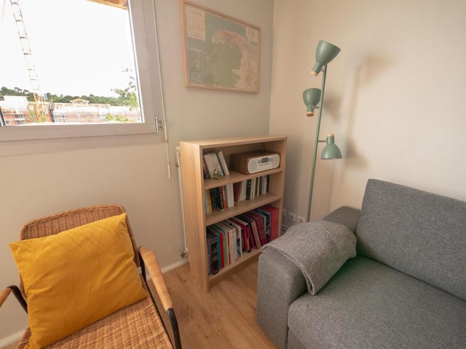 Library, Living room, Seating area