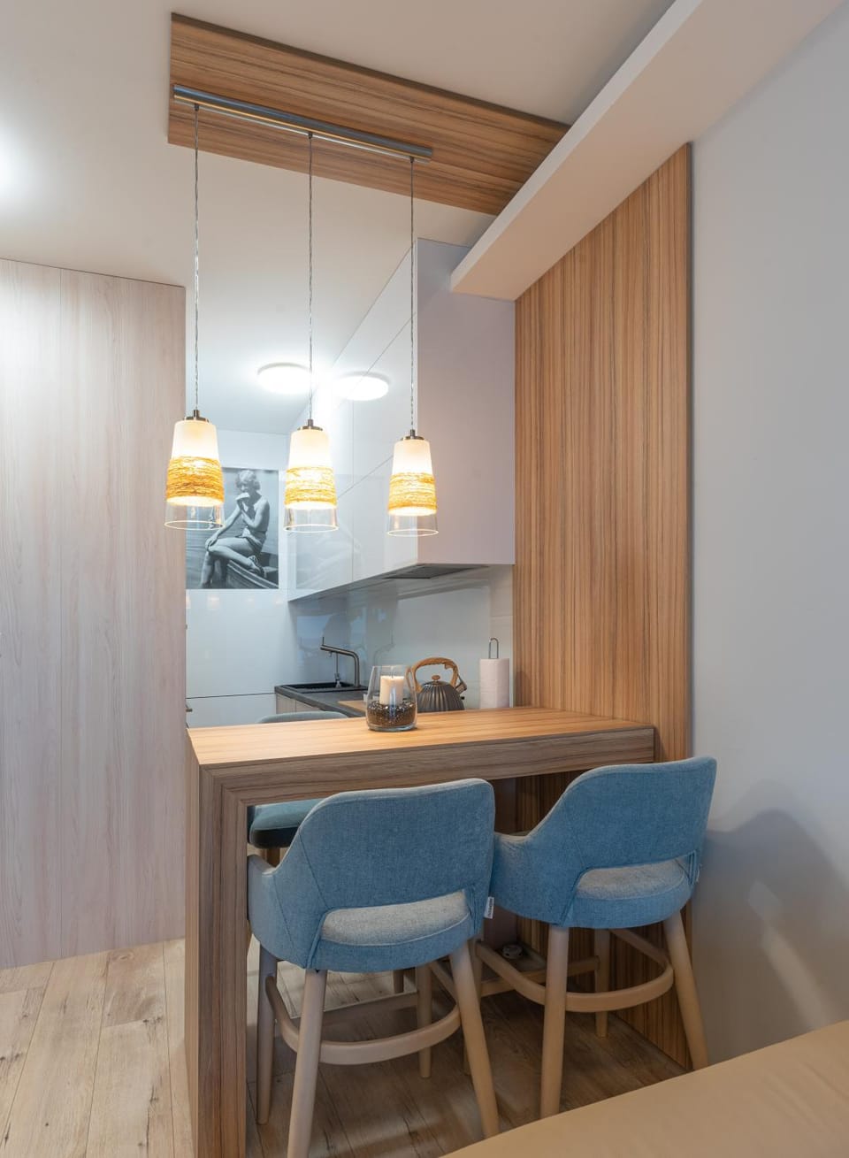 Kitchen or kitchenette, Dining area