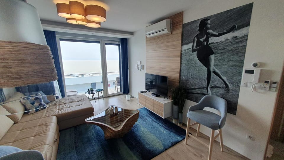 TV and multimedia, Living room, air conditioner