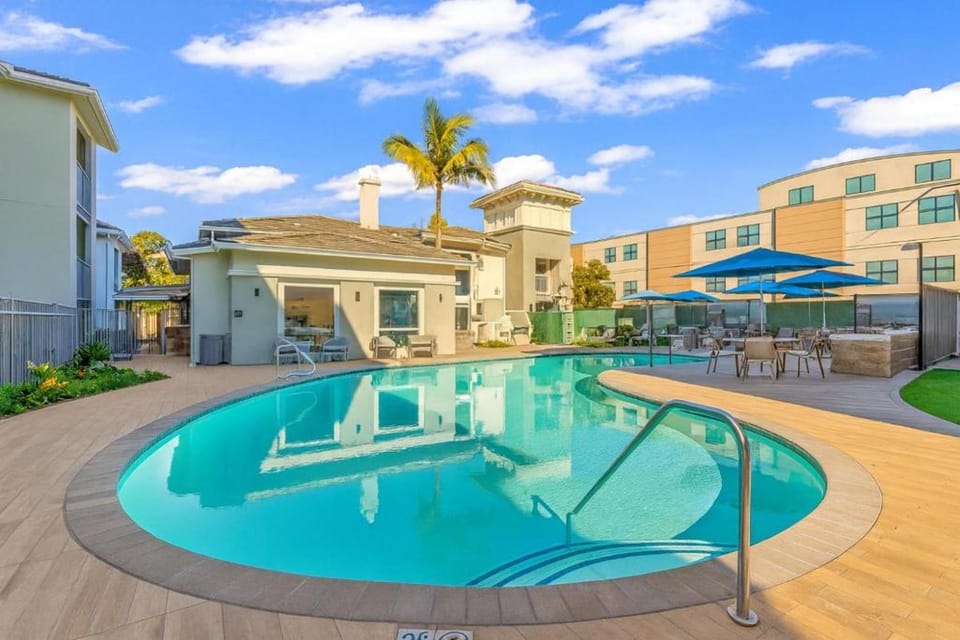 Pool view, Swimming pool