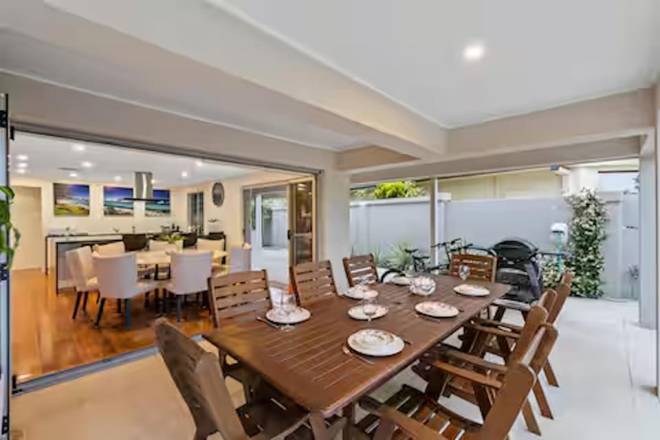 Seating area, Dining area