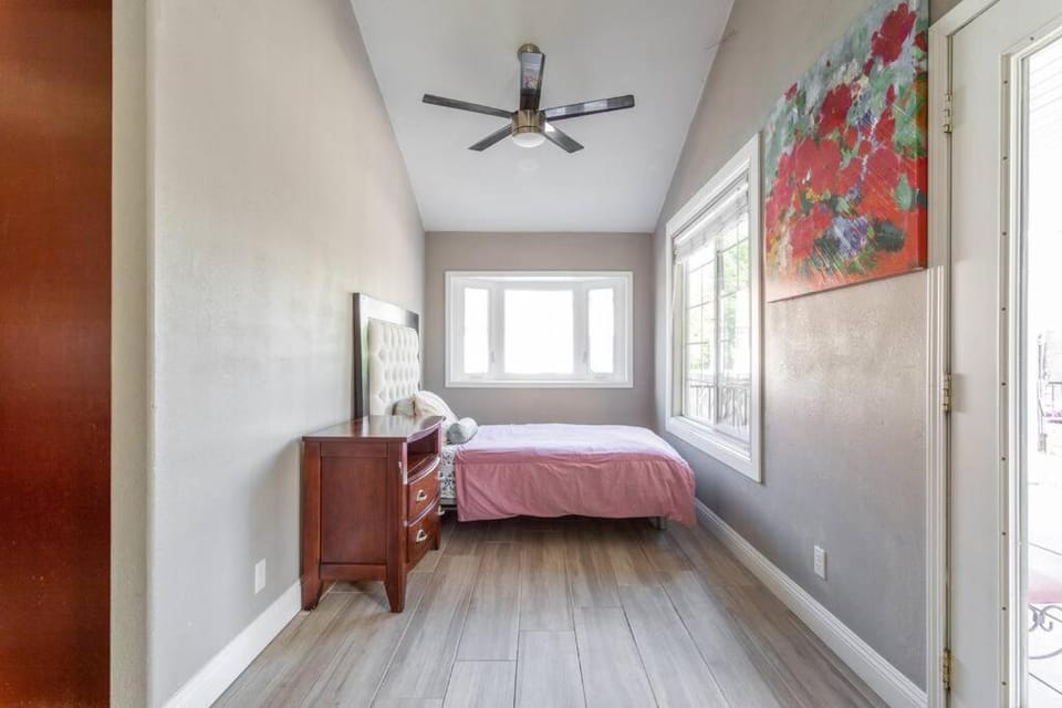 Amazing BBQ POOl home at center of LA美式四房大地泳池烧烤区美屋 House in Chino