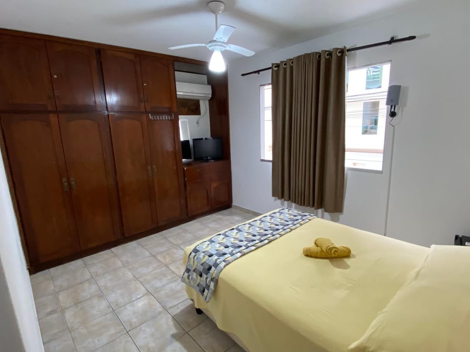 Photo of the whole room, Bedroom, wardrobe, air conditioner