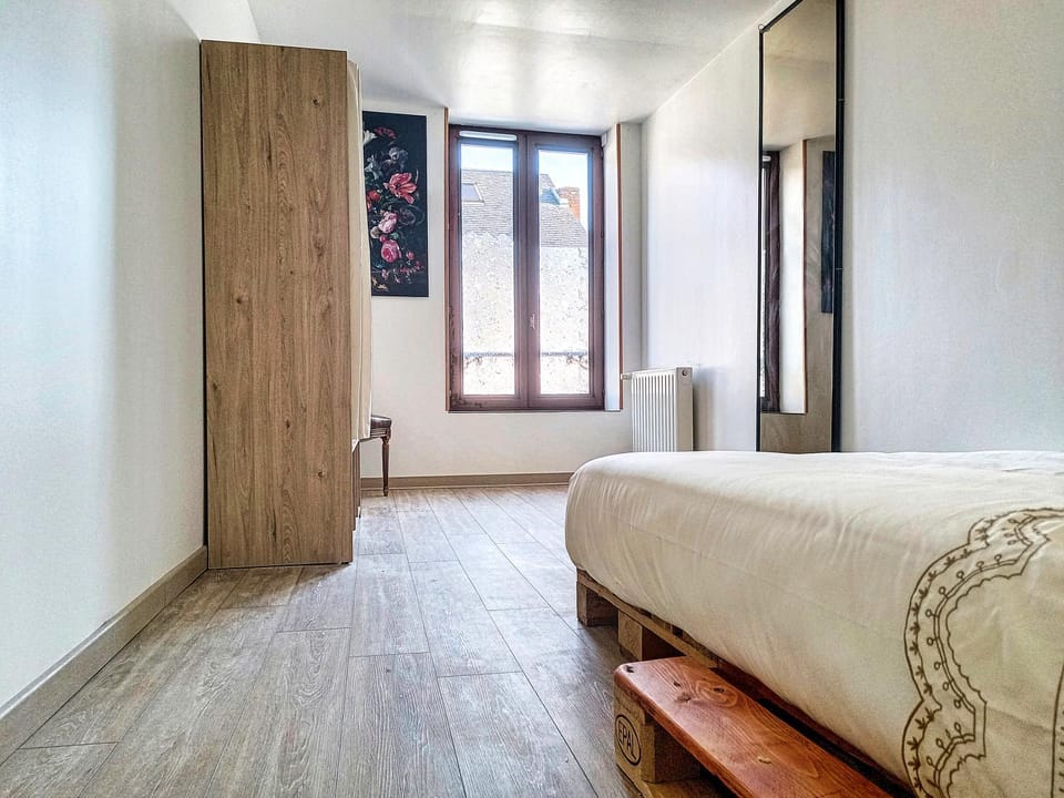 Bedroom, internet, wardrobe