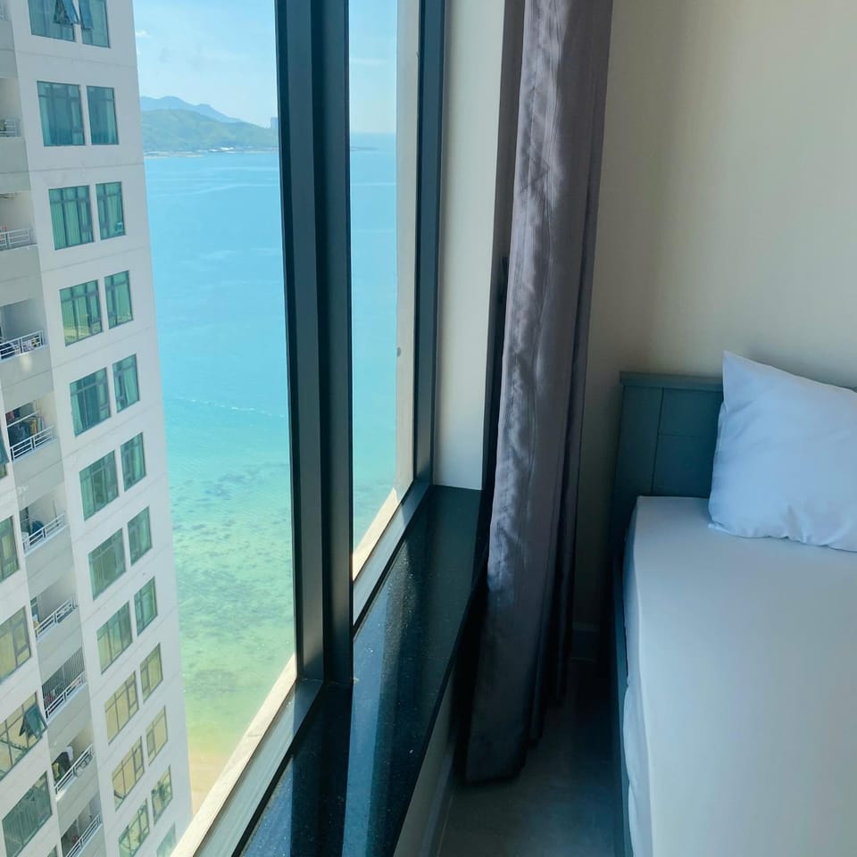 Bed, Natural landscape, View (from property/room), Balcony/Terrace, Photo of the whole room, Bedroom, Sea view