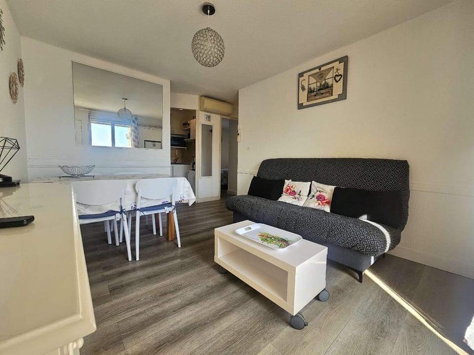 Beau T2 avec Parking, Clim et Wifi - Balaruc-les-Bains - FR-1-553-186 Apartment in Balaruc-les-Bains