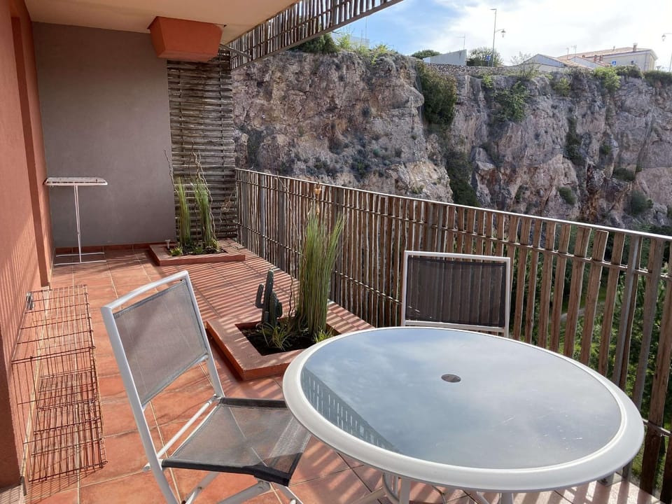 Appartement T2 avec terrasse, parking et WIFI - FR-1-553-203 Apartment in Balaruc-les-Bains