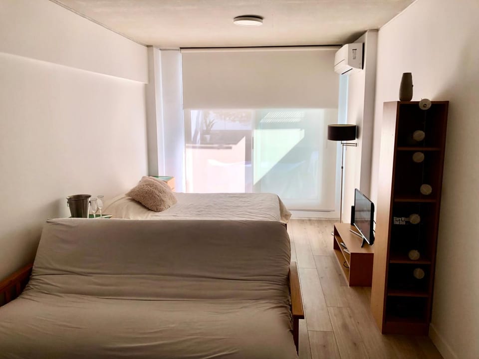 Photo of the whole room, Bedroom