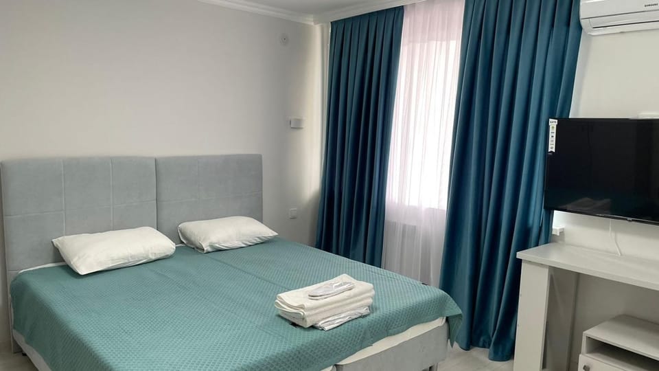 TV and multimedia, Photo of the whole room, Bedroom, towels